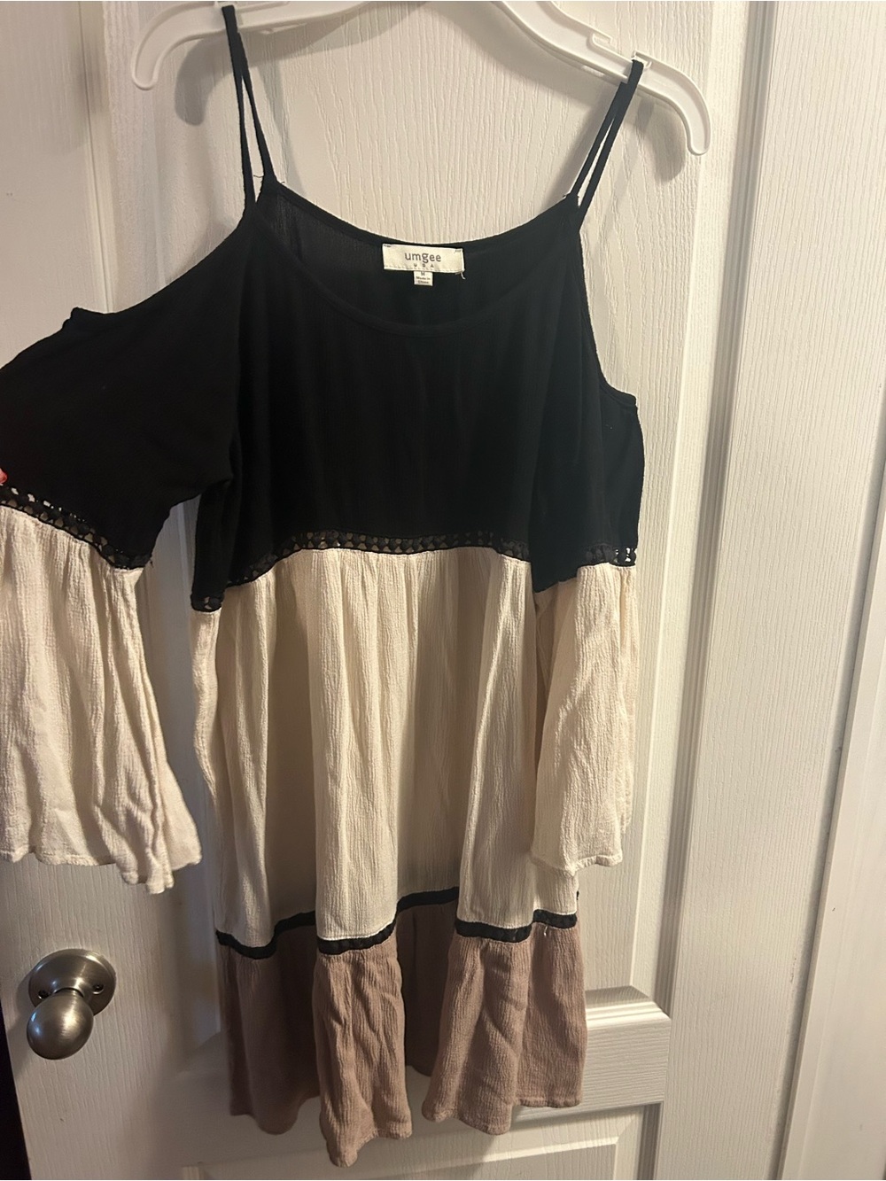 Umgee Black, Cream & Taupe Cold-Shoulder Tiered Tunic